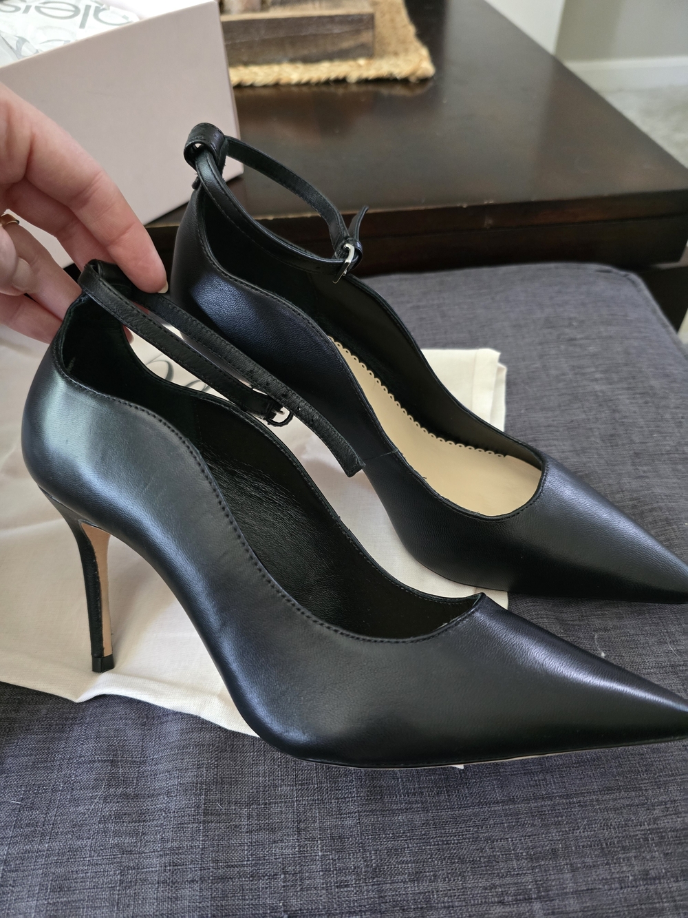 Cinq À Sept Riley Soft Curve Pointed Toe Pumps (Black) 🖤